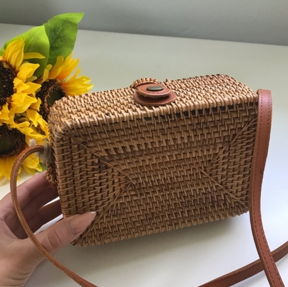 NEW HANDCRAFTED RATTAN CROSSBODY BAG PURSE - Picture 1 of 6